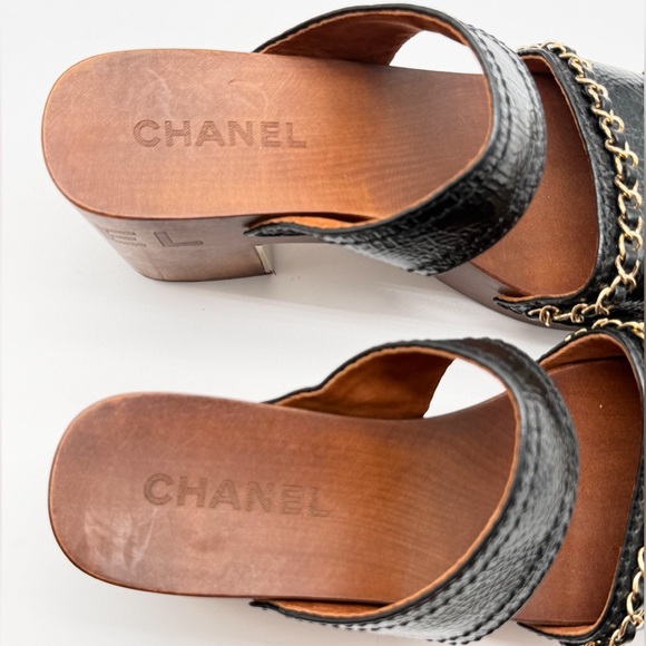 Chanel Logo Black Patent Leather Chain Clogs Wooden Platform Mules EU 39 US8-8.5 - Picture 11 of 14